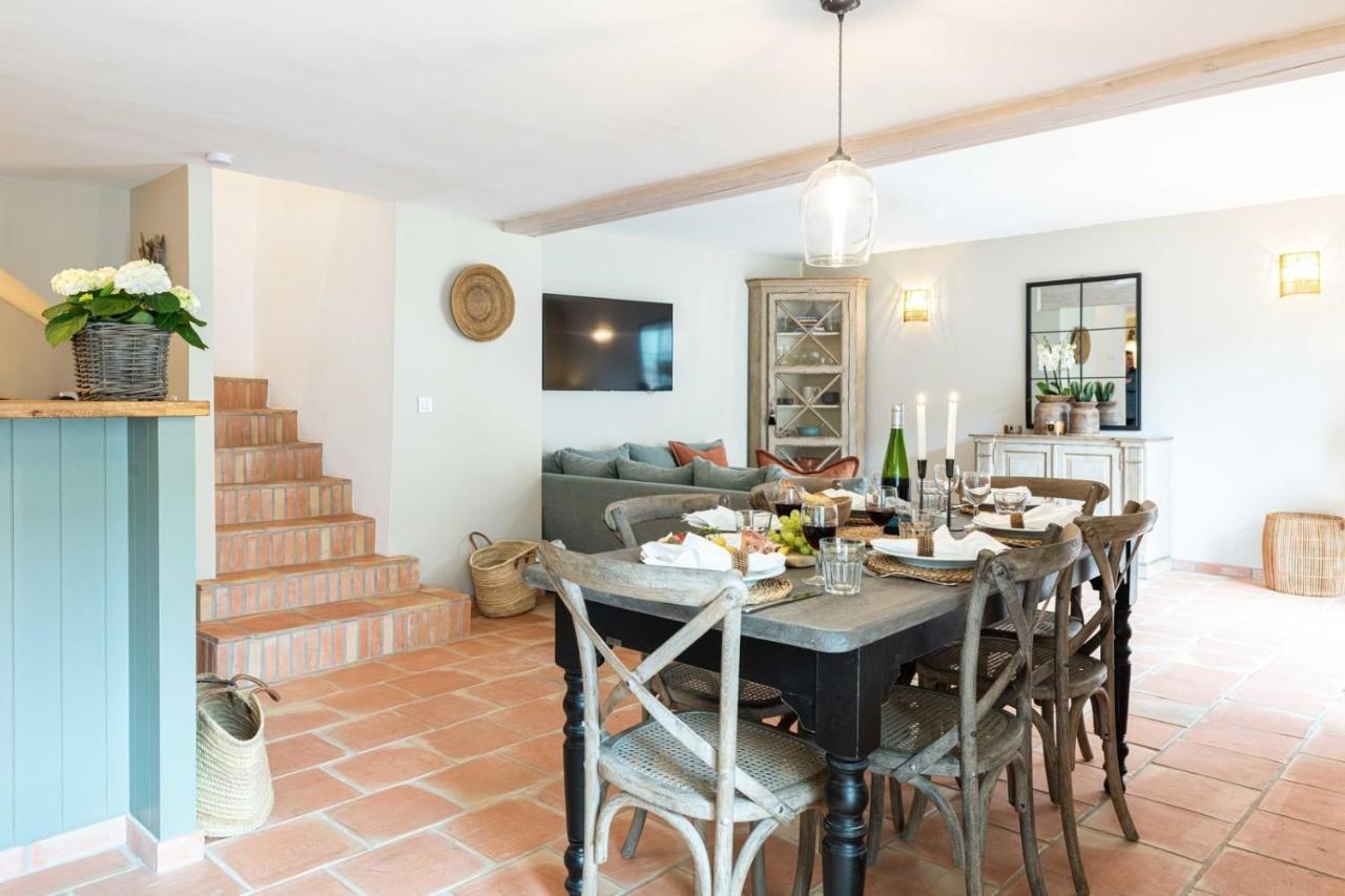 Pretty Historical Village House Grimaud Luaran gambar